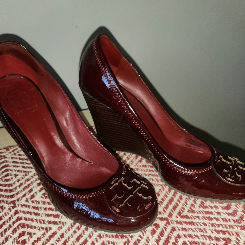 TORY BURCH Deep Red Heels - Picture 2 of 9